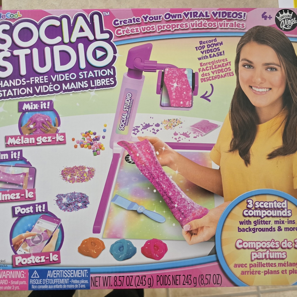 Social Studio Hands-Free Video Station Playset - Pink and Purple
